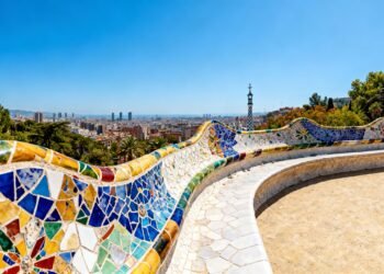 Barcelona Travel Guide: Gaudí Highlights, Beaches & Local Tips