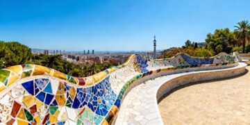Barcelona Travel Guide: Gaudí Highlights, Beaches & Local Tips
