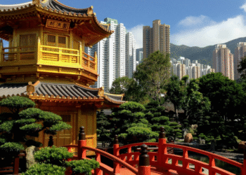 3-Day Hong Kong Itinerary: Victoria Peak, Markets & Hidden Neighborhoods