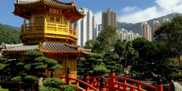 3-Day Hong Kong Itinerary: Victoria Peak, Markets & Hidden Neighborhoods