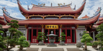 Hong Kong Travel Guide: Skyline Views, Culture & Money-Saving Tips