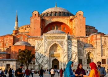 Istanbul Travel Guide: Best Time to Visit, Top Sights & Local Essentials