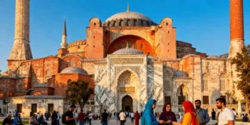 Istanbul Travel Guide: Best Time to Visit, Top Sights & Local Essentials